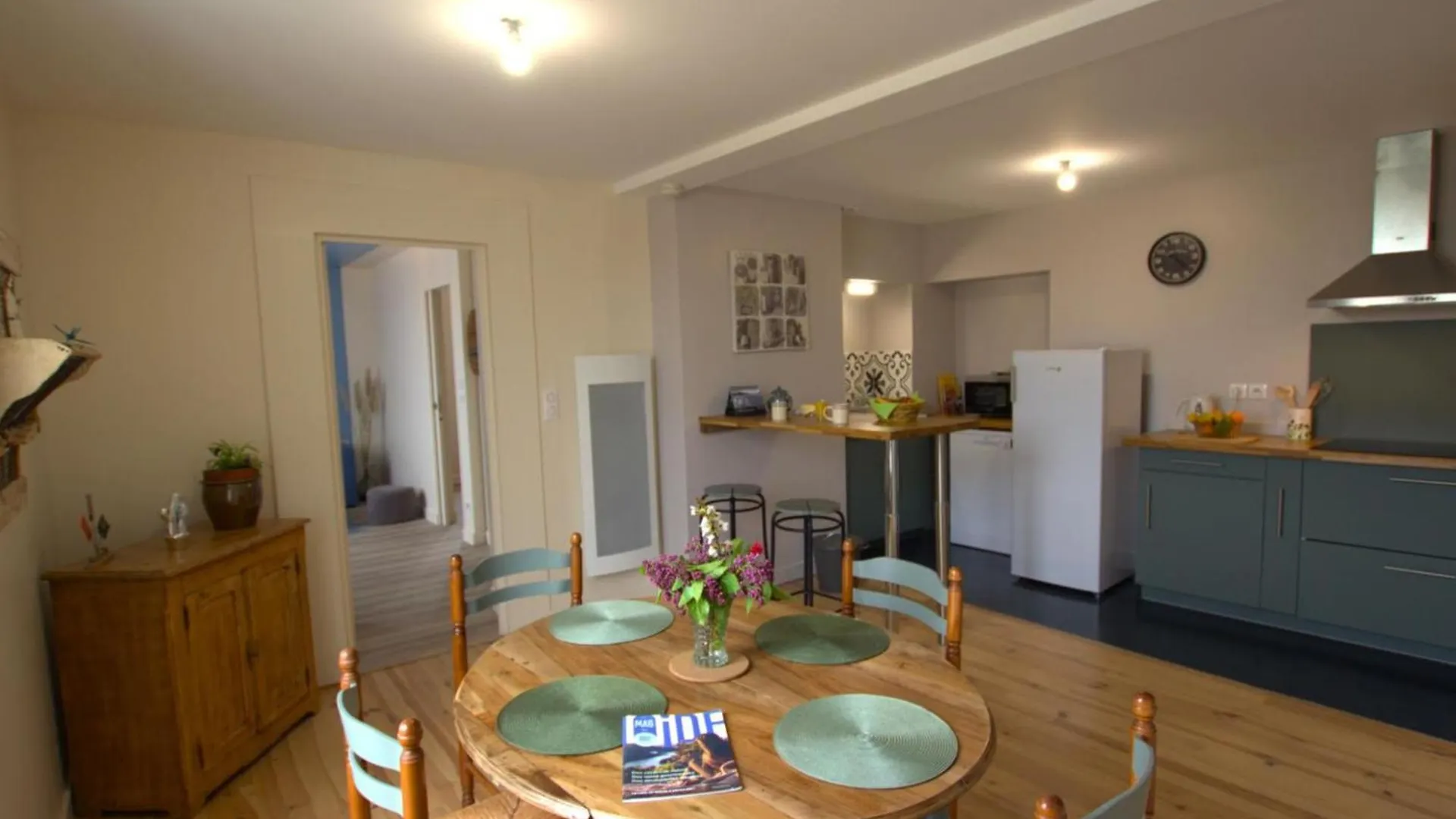 Charmant Appartement Contemporain Avec Patio Cosy Et Toutes Commodites A Chazelles-Sur-Lyon - Fr-1-496-298
